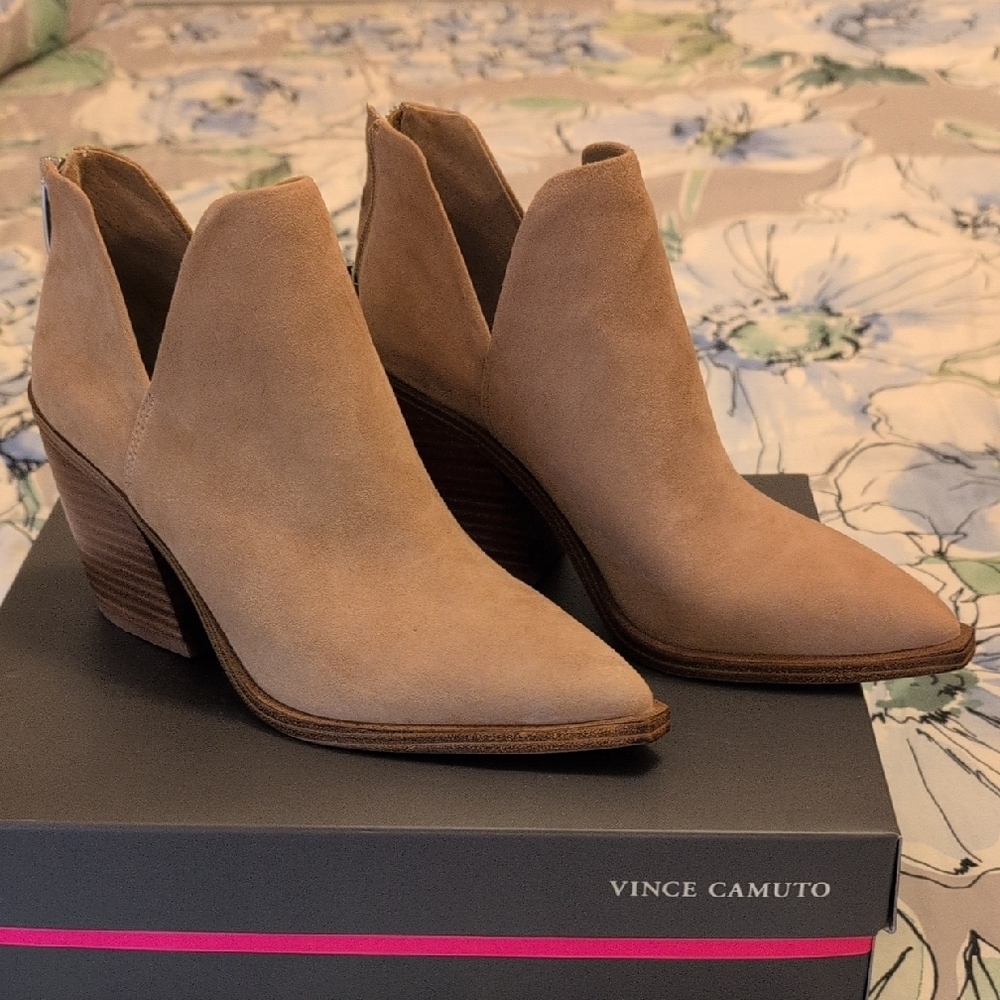 Perfect Women's Tan Suede Ankle Boots NWT! - Picture 3 of 5